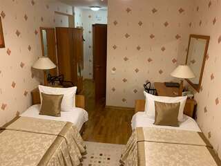 Гостиница Югор Сыктывкар Стандартный с 2 отдельными кроватями-1